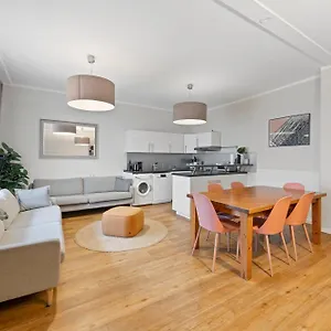 https://huge-apartment-at-gasometer-17.find-berlin-hotels.com